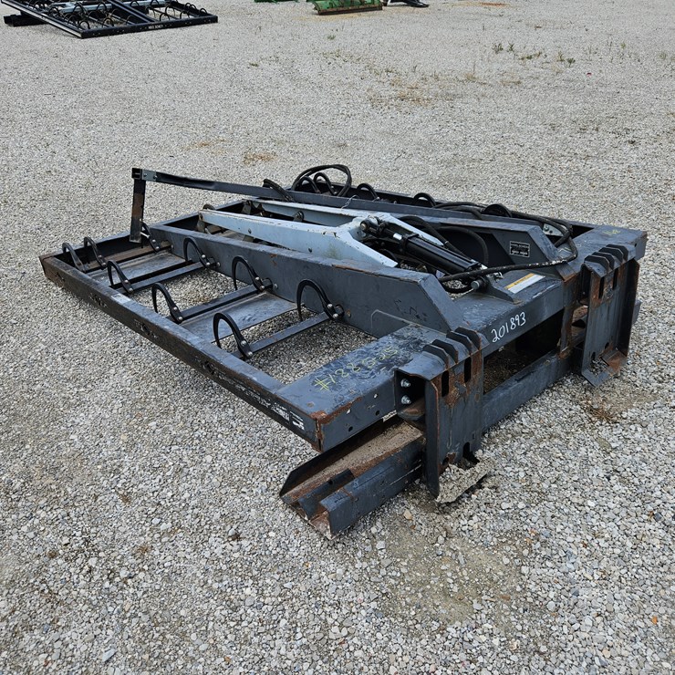 #201893 • Hoelscher 100 Bale Claw
