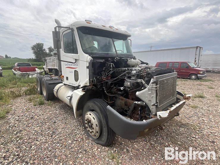 2001-freightliner-columbia-120-image-3