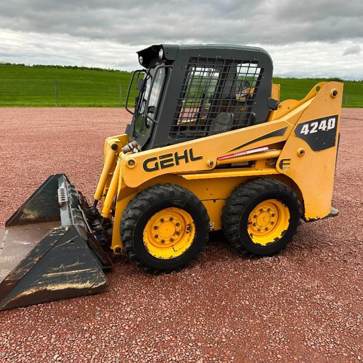 GEHL 4240E