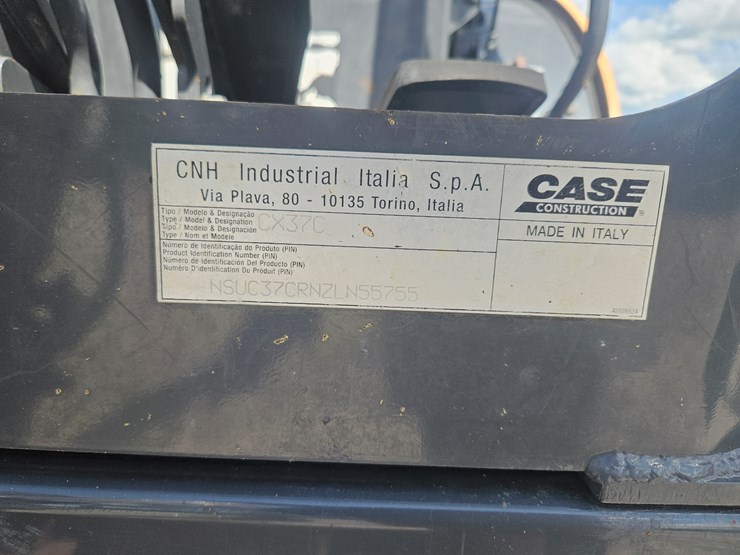 2018-case-cx37c-image-7