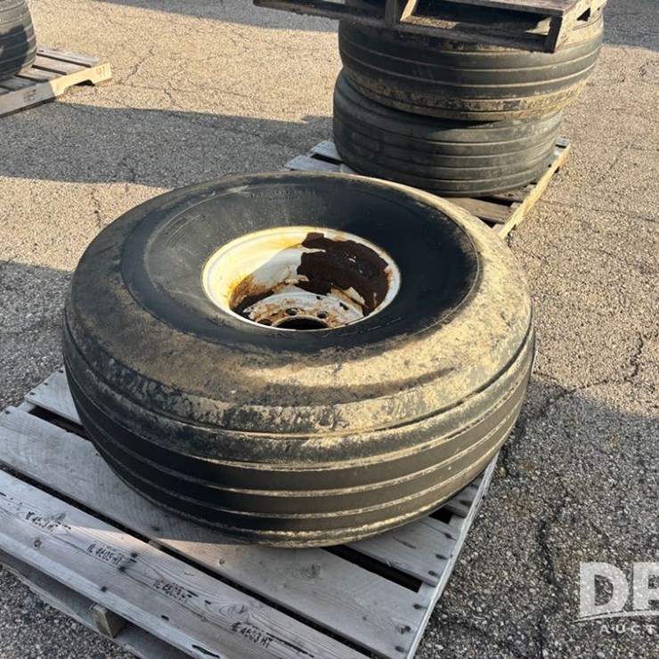 Implement Tire (DR11903)