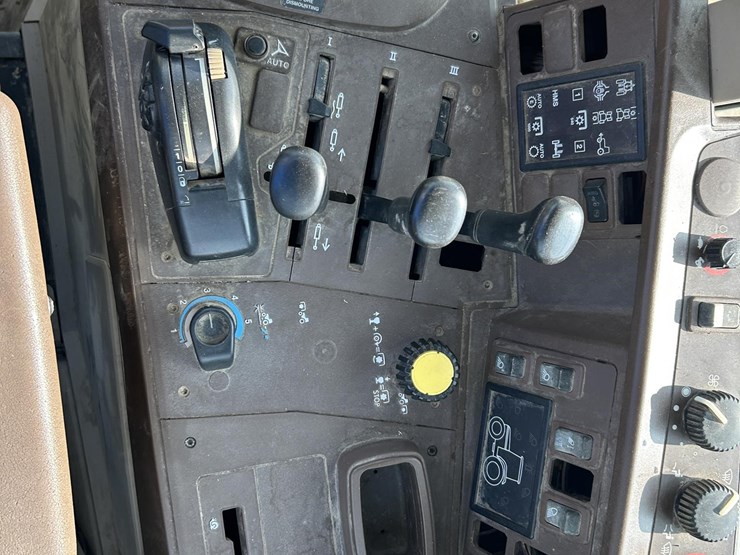 2005-john-deere-7520-image-58