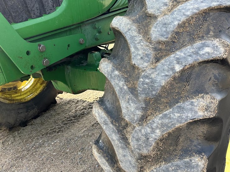 2005-john-deere-7520-image-19