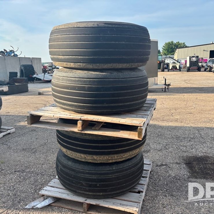 Implement Tire (DR11906)