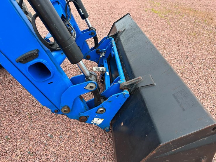 2009-new-holland-855tl-image-35