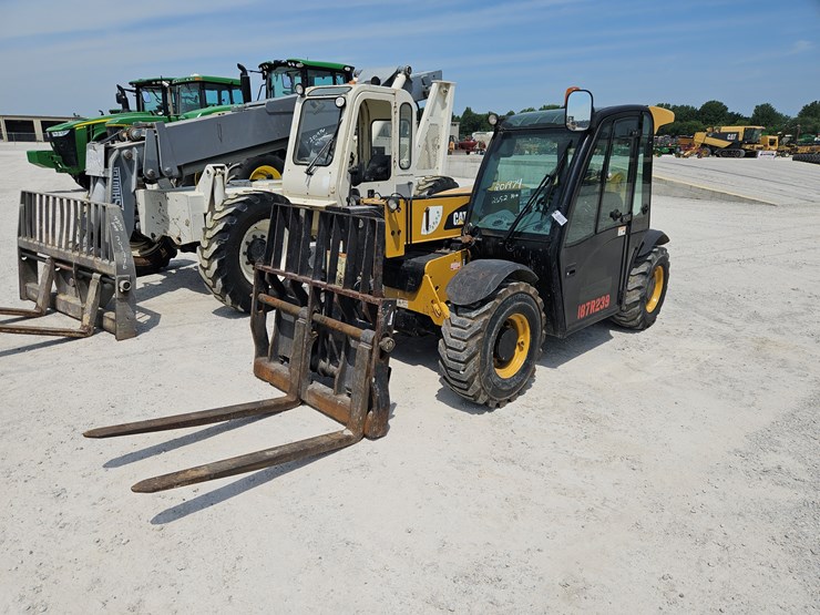 2019-caterpillar-th255c-image-1
