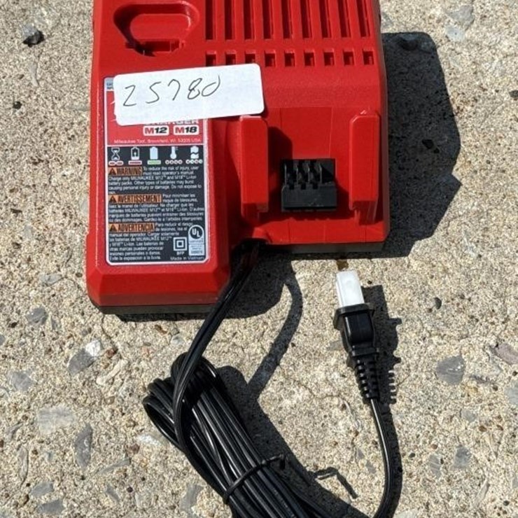 Milwaukee M 12 – M 18 charger