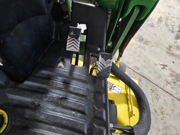 john-deere-2305-image-33
