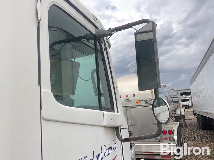 2001-freightliner-columbia-120-image-15