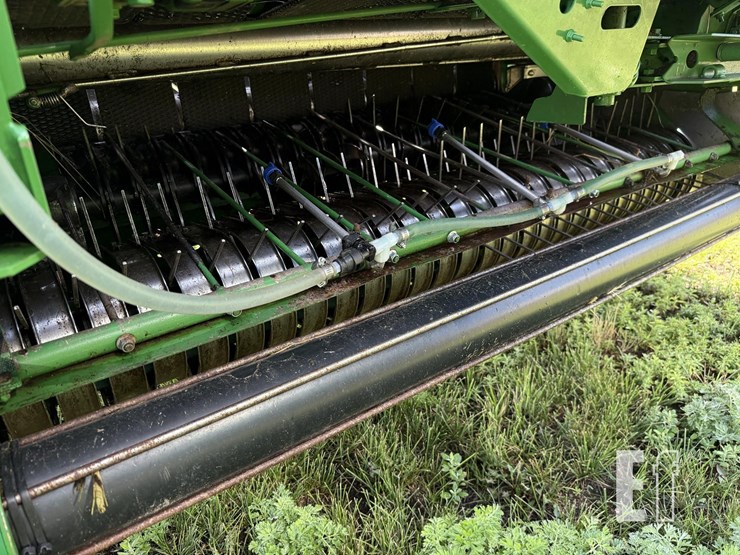 2020-john-deere-560m-image-10