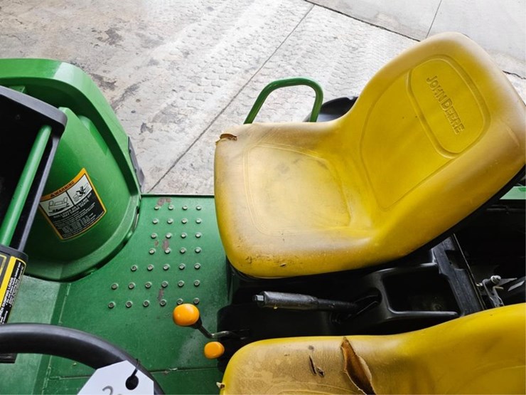 2014-john-deere-gator-image-32