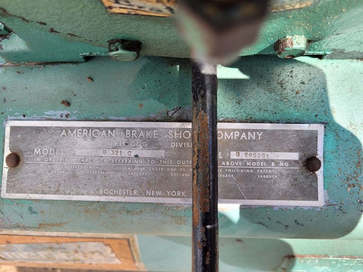 american-brake-shoe-company-b321c-air-compressor-image-3