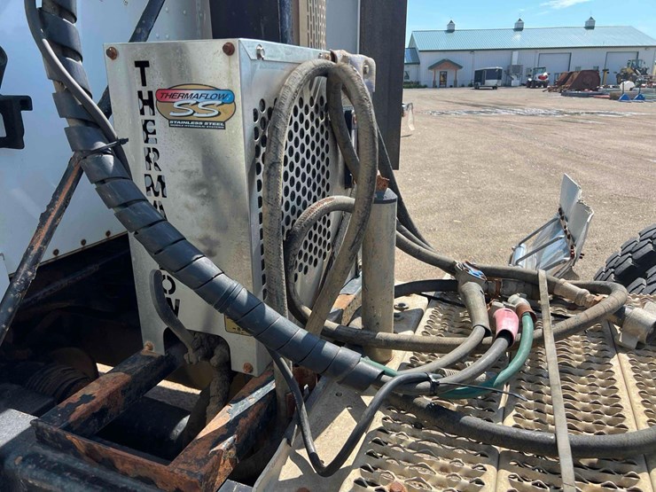 2005-peterbilt-387-image-11