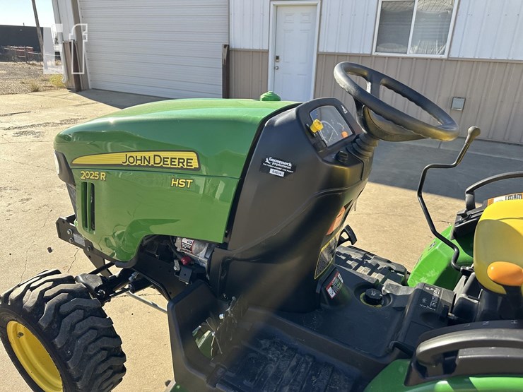2015-john-deere-2025r-image-8