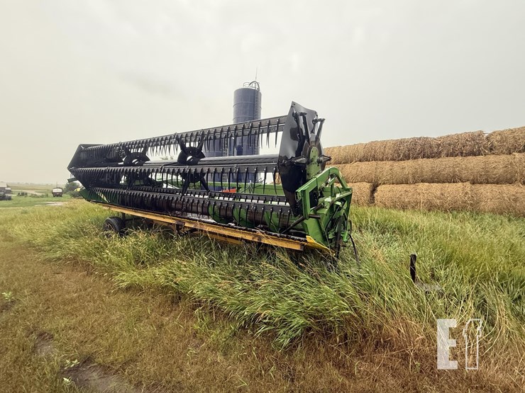 john-deere-220-image-2
