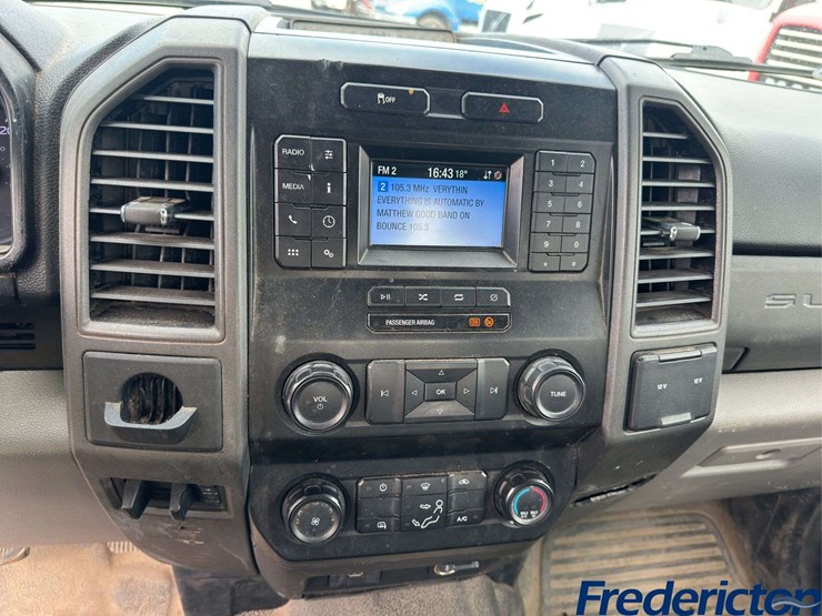 2020-ford-f350-xl-image-19