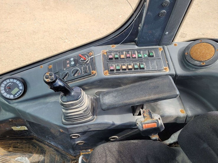 deere-204l-image-10