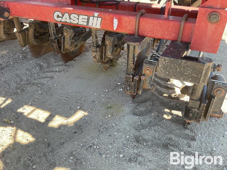 case-ih-2800-image-13