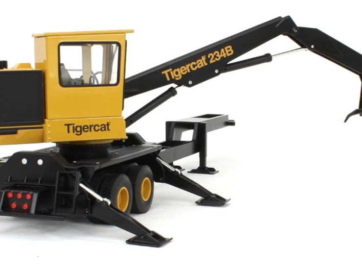 #94-•-tigercat-234b-knuckleboom-precision-die-cast-1/32-scale-+-2-bright-star-camping-chairs-image-4