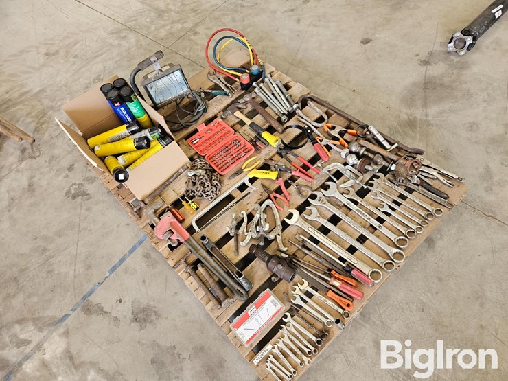 pallet-of-misc.-tools,-parts,-&-fasteners-image-2