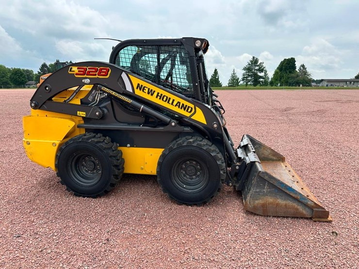 2022-new-holland-l328-image-3