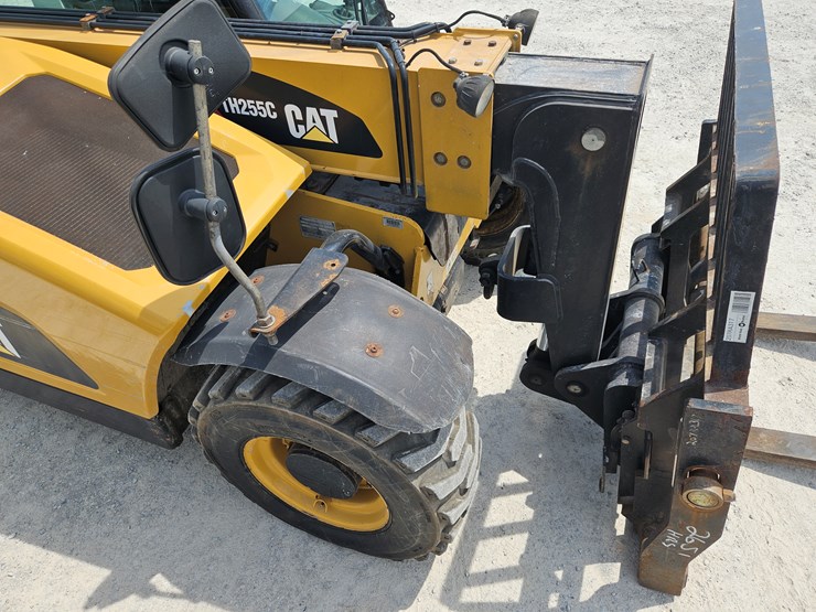 2019-caterpillar-th255c-image-15