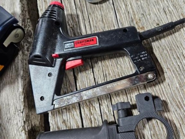 #425-•-ryobi-belt-sander-&-craftsmen-stapler-image-4