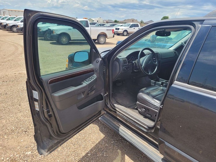 2005-ford-explorer-limited-image-8