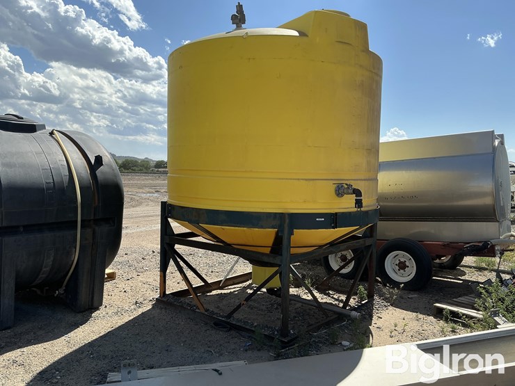 2000-gallon-cone-bottom-tank-image-1