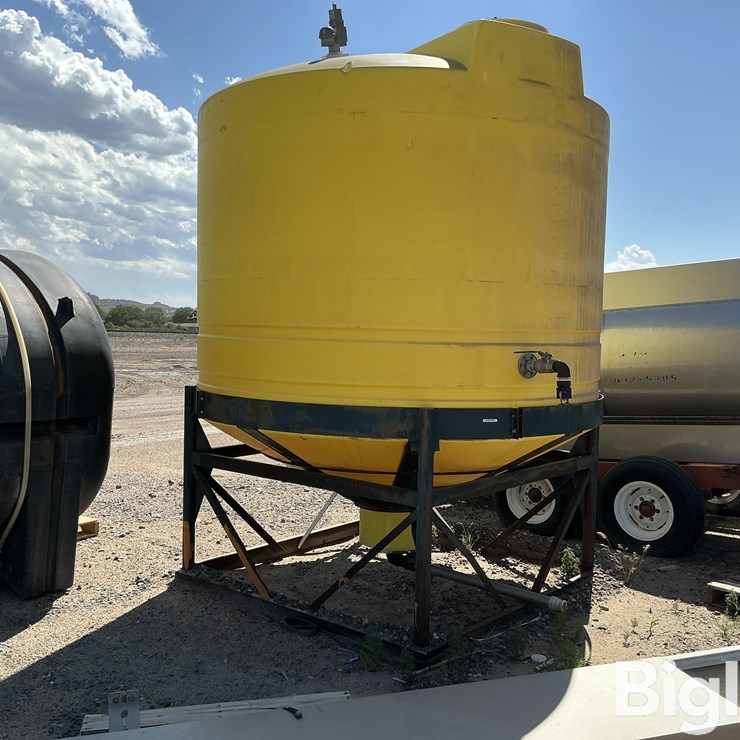 2000-Gallon Cone Bottom Tank