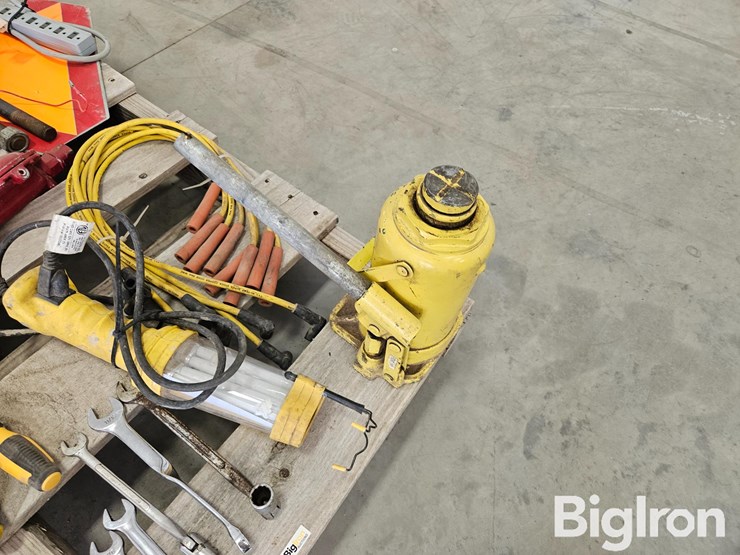 pallet-of-misc.-tools,-parts,-&-fasteners-image-12
