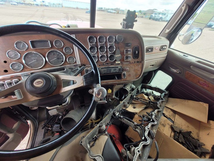 2007-peterbilt-379-image-10