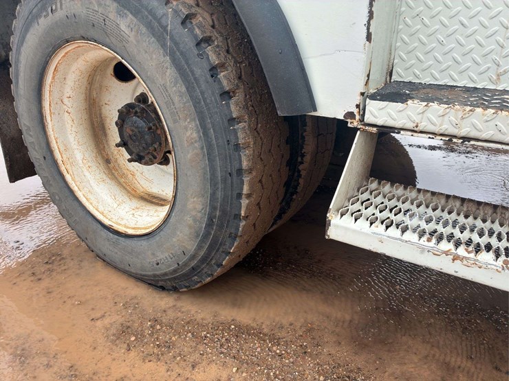 2011-international-harvester-sr525-bucket-truck-image-33