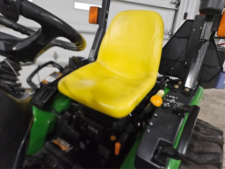 john-deere-2320-image-32