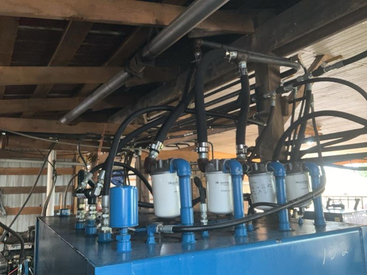 #122-•-hydraulic-lines,-pumps-and-tank-image-27