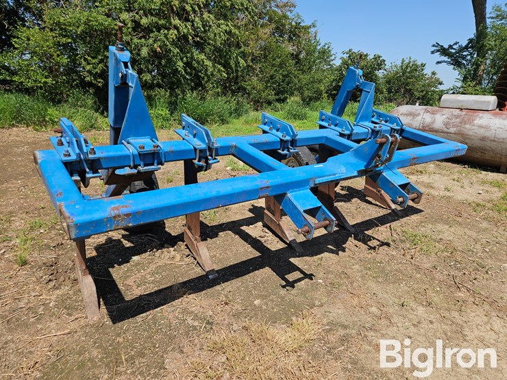 5-shank-3-pt-ripper-w/adjustable-gauge-wheels-image-3