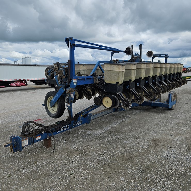 KINZE 2600