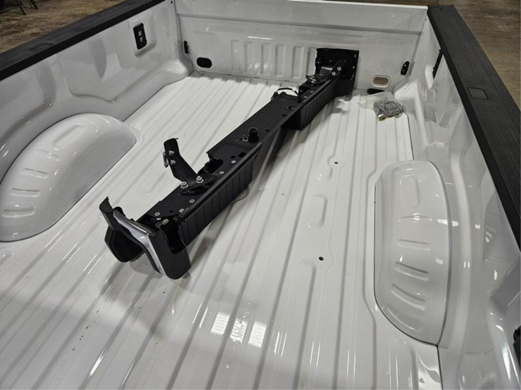 #422-•-2024-ford-8'-pick-up-truck-box-image-12