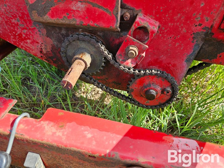 new-holland-355-image-12