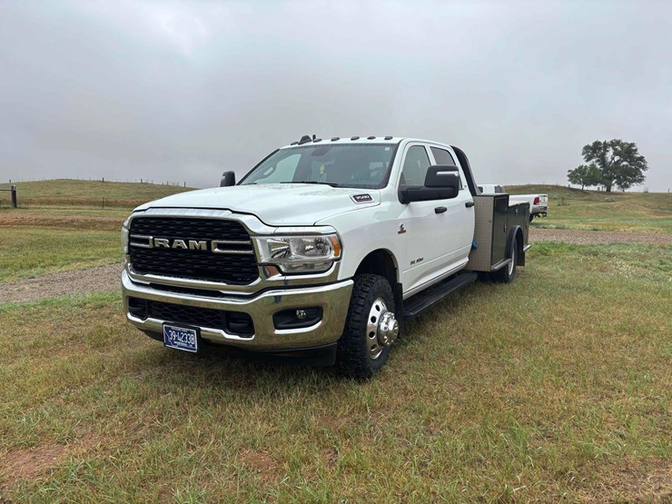 2023-ram-3500-pickup-image-2
