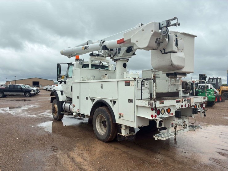 2011-international-harvester-sr525-bucket-truck-image-6