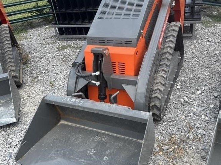 hurricane-mini-skid-steer-loader-image-1