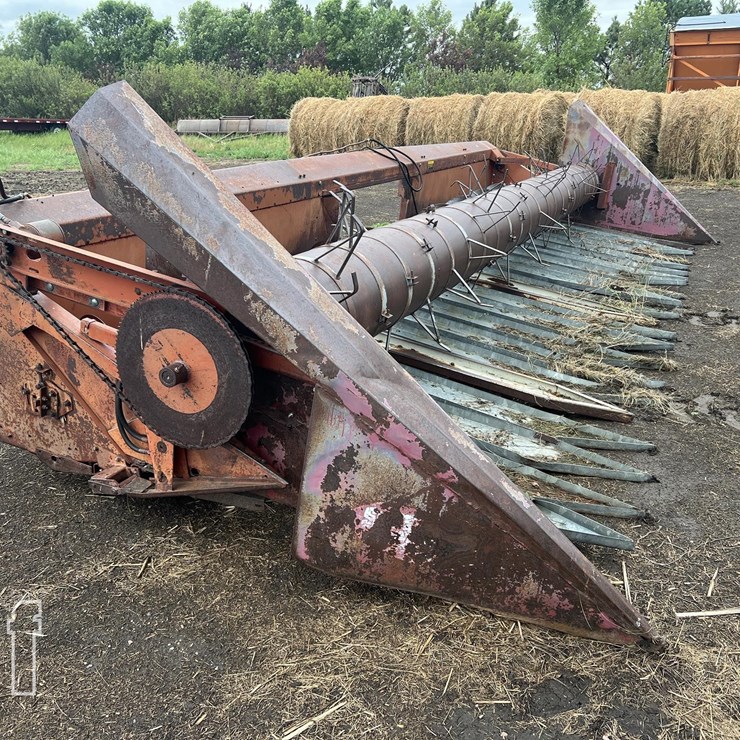 INTERNATIONAL 810