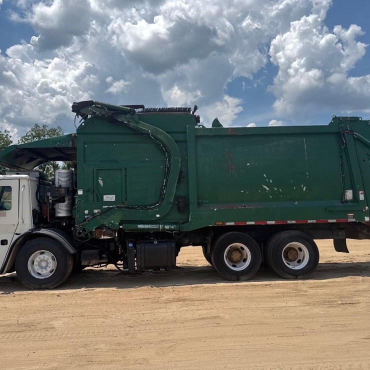 2013 MACK LEU613