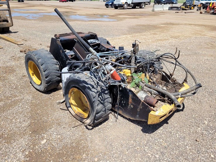 bottom-half-of-gutted-skid-steer-image-3