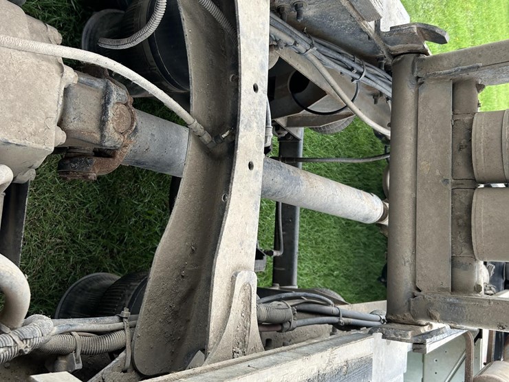 2001-freightliner-fld120-image-61