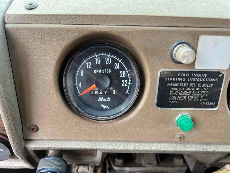 1973-mack-r600-image-33