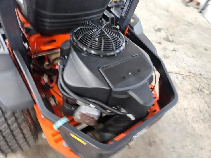 #384-•-kubota-z122rkw-zero-turn-mower-image-13