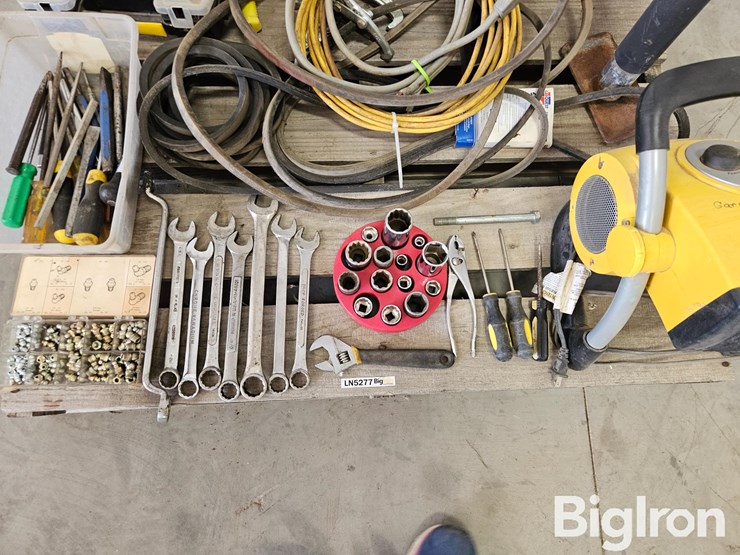 pallet-of-misc.-tools,-parts,-&-fasteners-image-9