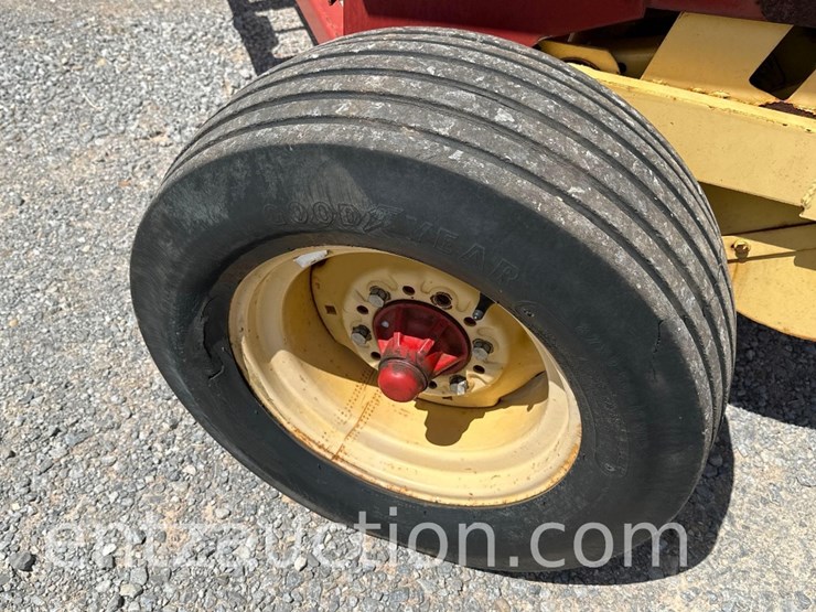 new-holland-326-image-6